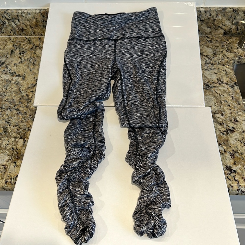 Lululemon size 4 ruched black and white leggings